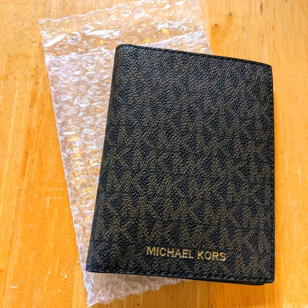 NEW: Michael Kors Bifold Wallet